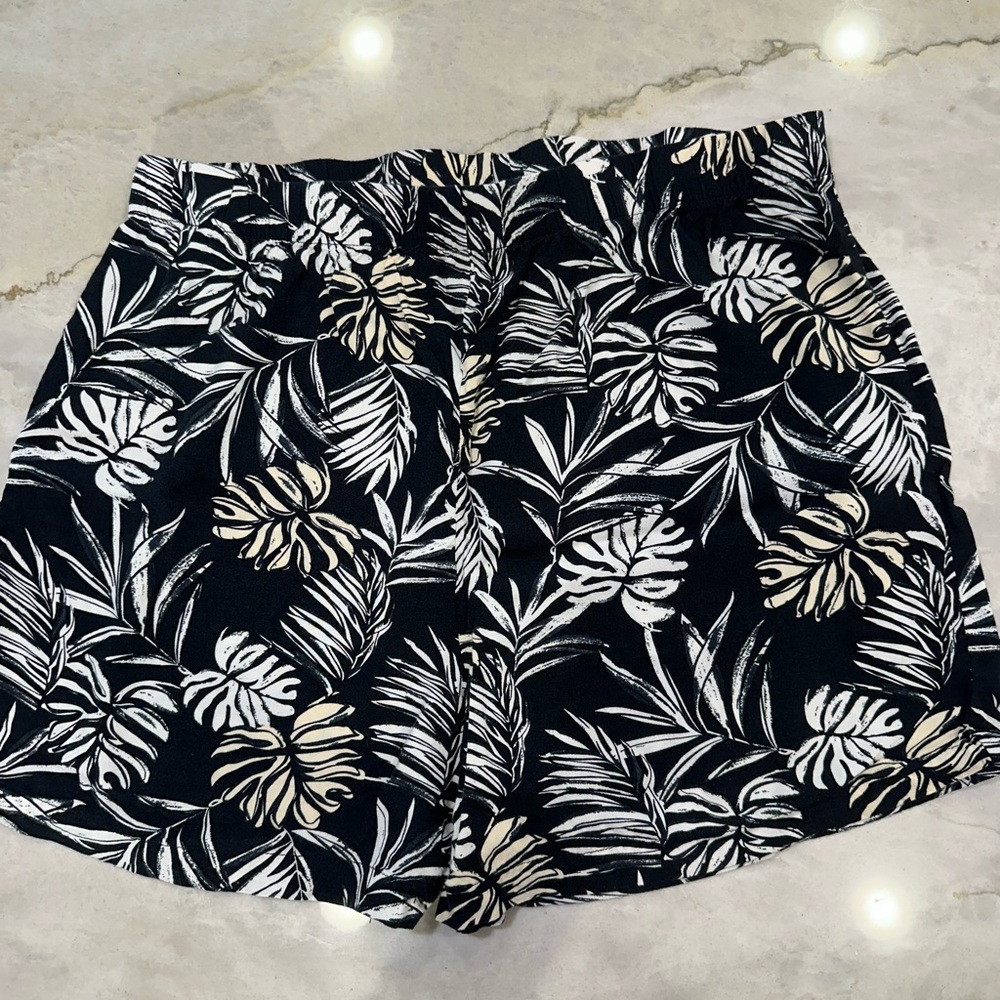 Women’s Black Tropical Print Shorts